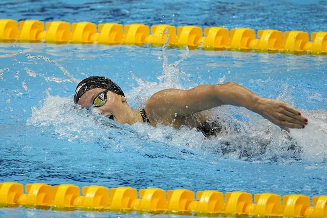 Summer McIntosh beats Katie Ledecky in 800m freestyle, sets Canadian record | iNFOnews.ca
