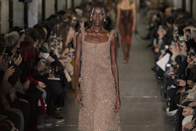 Tory Burch set out to make the everyday ‘sublime’ with Fall-Winter collection at NY Fashion Week | iNFOnews.ca