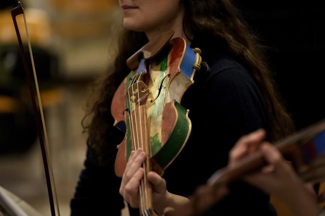 La Scala concert features violins that inmates made from battered migrant boats | iNFOnews.ca La Scala concert features violins that inmates made from battered migrant boats | iNFOnews.ca