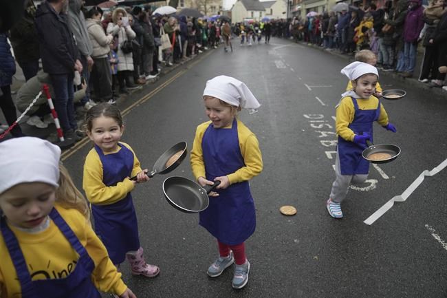 In this centuries-old English pancake race, 'you just have to go flat out' | iNFOnews.ca In this centuries-old English pancake race, 'you just have to go flat out' | iNFOnews.ca