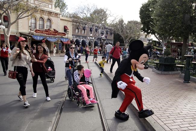 Disneyland's Mickey Mouse and Cinderella performers may unionize | iNFOnews.ca