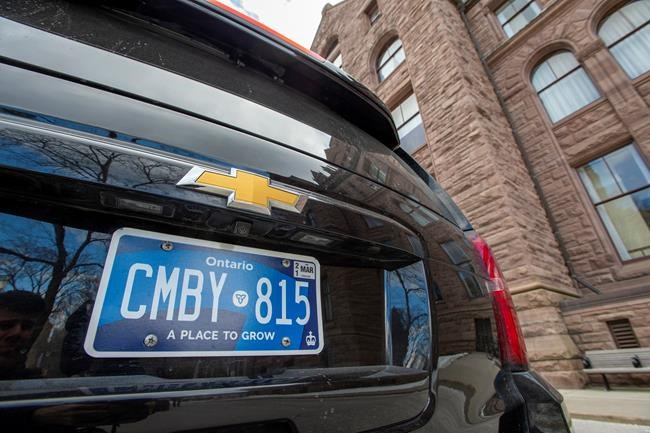 Ontario's plan to get rid of blue licence plates is to sit back and wait | iNFOnews.ca