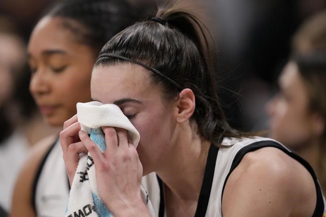 Caitlin Clark of Iowa breaks the NCAA women's career scoring record with a signature 'logo 3' | iNFOnews.ca Caitlin Clark of Iowa breaks the NCAA women's career scoring record with a signature 'logo 3' | iNFOnews.ca