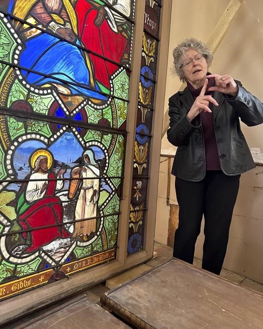 Stained glass window showing dark-skinned Jesus Christ heading to Memphis museum | iNFOnews.ca Stained glass window showing dark-skinned Jesus Christ heading to Memphis museum | iNFOnews.ca