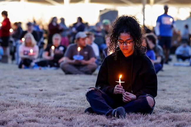 Vigils held nationwide for nonbinary Oklahoma teenager who died day after school bathroom fight | iNFOnews.ca Vigils held nationwide for nonbinary Oklahoma teenager who died day after school bathroom fight | iNFOnews.ca