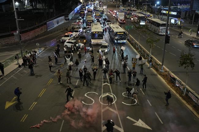 Palestinians say Israeli troops fired at people seeking food. Israel says scene was deadly stampede | iNFOnews.ca Palestinians say Israeli troops fired at people seeking food. Israel says scene was deadly stampede | iNFOnews.ca