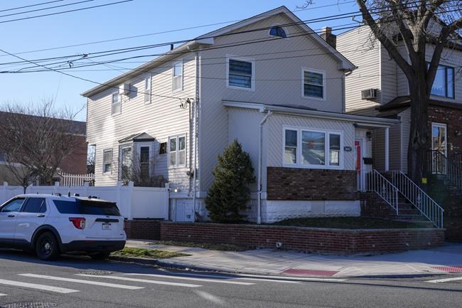 NYC's mayor says he stands by top aide at center of latest FBI raid on members of his inner circle | iNFOnews.ca NYC's mayor says he stands by top aide at center of latest FBI raid on members of his inner circle | iNFOnews.ca