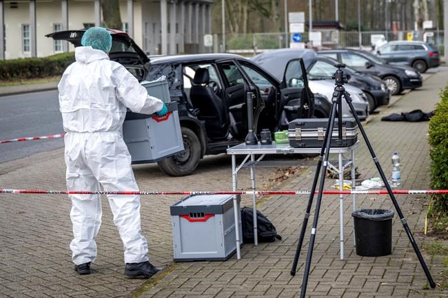 A soldier turns himself in shortly after 4 people are killed in shootings in Germany | iNFOnews.ca A soldier turns himself in shortly after 4 people are killed in shootings in Germany | iNFOnews.ca