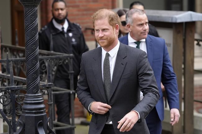 Prince Harry gets OK to use key evidence in phone hacking case against Daily Mail publisher | iNFOnews.ca
