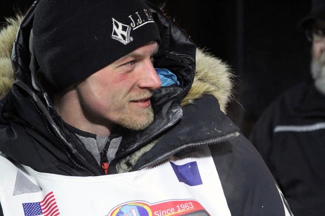 5-time Iditarod champion Dallas Seavey kills and guts a moose that got entangled with his dog team | iNFOnews.ca 5-time Iditarod champion Dallas Seavey kills and guts a moose that got entangled with his dog team | iNFOnews.ca
