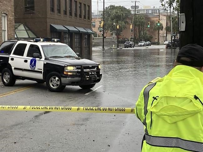 Record rainfall douses Charleston, South Carolina, as responders help some out of flood waters | iNFOnews.ca Record rainfall douses Charleston, South Carolina, as responders help some out of flood waters | iNFOnews.ca