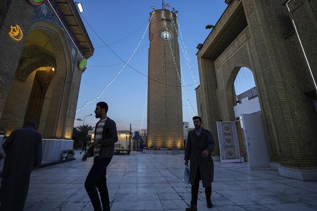 Muslims spot Ramadan crescent moon in Saudi Arabia, meaning month of fasting starts Monday for many | iNFOnews.ca Muslims spot Ramadan crescent moon in Saudi Arabia, meaning month of fasting starts Monday for many | iNFOnews.ca
