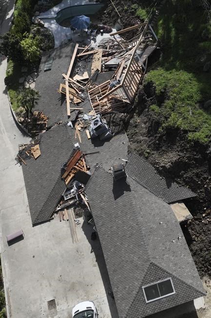 Landslide destroys Los Angeles home and threatens at least 2 others | iNFOnews.ca