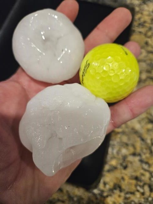 Storm carrying massive 'gorilla hail' hits parts of Kansas and Missouri | iNFOnews.ca Storm carrying massive 'gorilla hail' hits parts of Kansas and Missouri | iNFOnews.ca