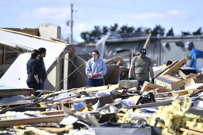 Tornadoes kill 3 and leave trails of destruction in the central US | iNFOnews.ca Tornadoes kill 3 and leave trails of destruction in the central US | iNFOnews.ca