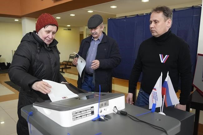 Russians cast ballots in an election preordained to extend President Vladimir Putin's rule | iNFOnews.ca Russians cast ballots in an election preordained to extend President Vladimir Putin's rule | iNFOnews.ca