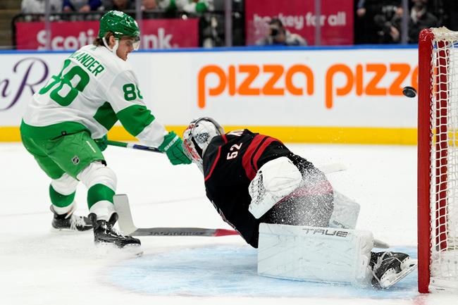 Jake Guentzel scores shootout winner, Hurricanes top Maple Leafs 5-4 | iNFOnews.ca
