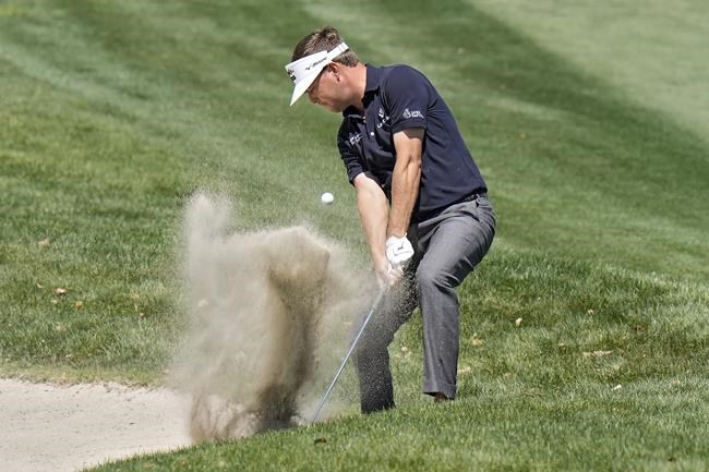 Streelman puts his new gadget to use on the greens. He leads at Innisbrook with 64 | iNFOnews.ca