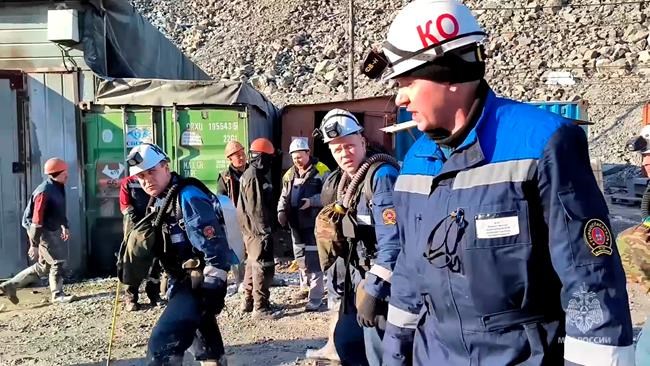 Attempts to rescue 13 people trapped in a collapsed Russian gold mine continue for a fifth day | iNFOnews.ca