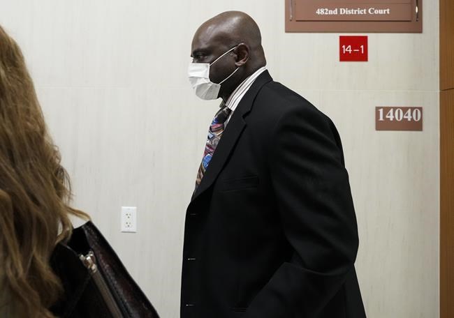 Judge dismisses murder charges ex-Houston officer had faced over 2019 drug raid | iNFOnews.ca