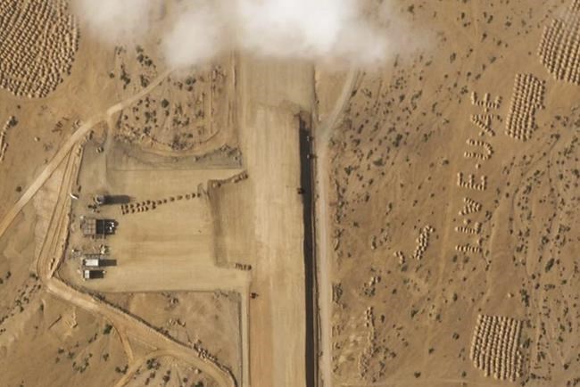 An airstrip is being built on a Yemeni island during the ongoing war, with 'I LOVE UAE' next to it | iNFOnews.ca An airstrip is being built on a Yemeni island during the ongoing war, with 'I LOVE UAE' next to it | iNFOnews.ca