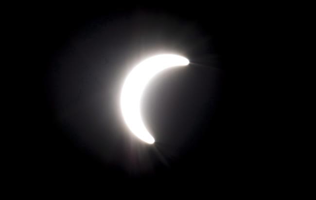 Fluid in eye cells can 'boil' if you watch the eclipse without protection: expert | iNFOnews.ca