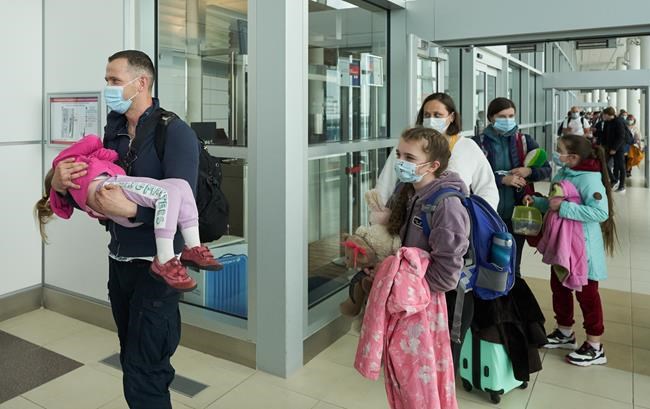 Ukrainians with Canadian visas face agonizing decisions about the future | iNFOnews.ca Ukrainians with Canadian visas face agonizing decisions about the future | iNFOnews.ca