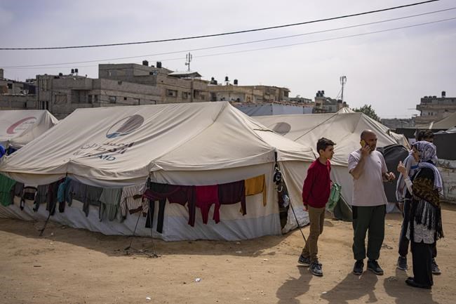 Forced from their Gaza home by Israeli troops, a family makes a frightening walk through a war zone | iNFOnews.ca