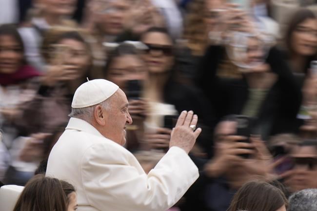 Pope shows off rosary of slain Ukrainian soldier, denounces 'madness of war' | iNFOnews.ca