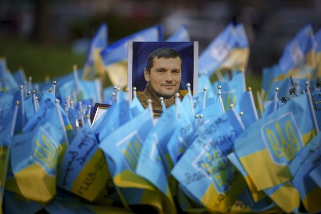 Ukraine lowers its conscription age to 25 to plug a shortfall in troop numbers fighting Russia | iNFOnews.ca Ukraine lowers its conscription age to 25 to plug a shortfall in troop numbers fighting Russia | iNFOnews.ca