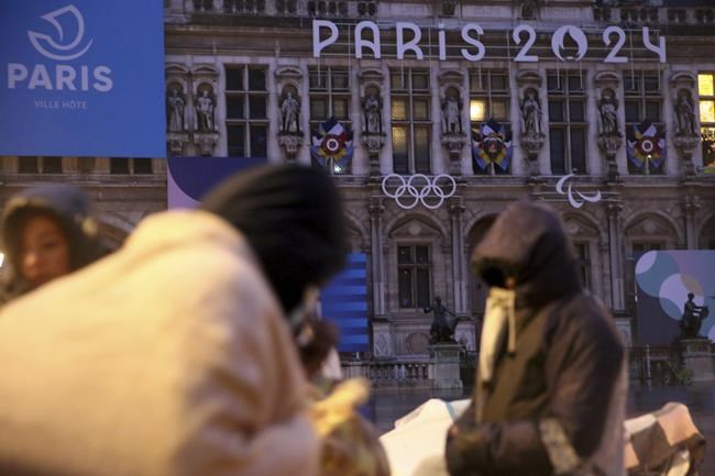 Police remove migrants from central Paris square ahead of the Olympics | iNFOnews.ca Police remove migrants from central Paris square ahead of the Olympics | iNFOnews.ca
