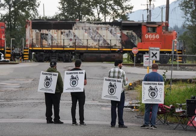 Teamsters challenge minister’s move to resume rail service as shutdown drags on | iNFOnews.ca Teamsters challenge minister’s move to resume rail service as shutdown drags on | iNFOnews.ca