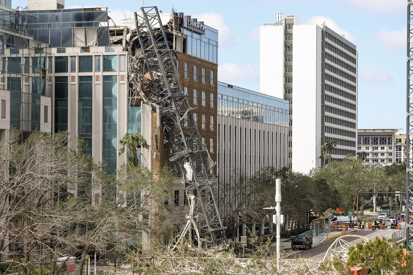 Hurricane Milton's winds topple crane building west Florida's tallest residential building | iNFOnews.ca