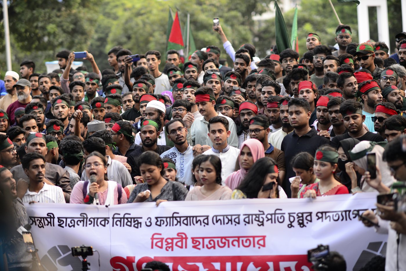 Fresh tension grips Bangladesh as student protesters demand president's resignation | iNFOnews.ca