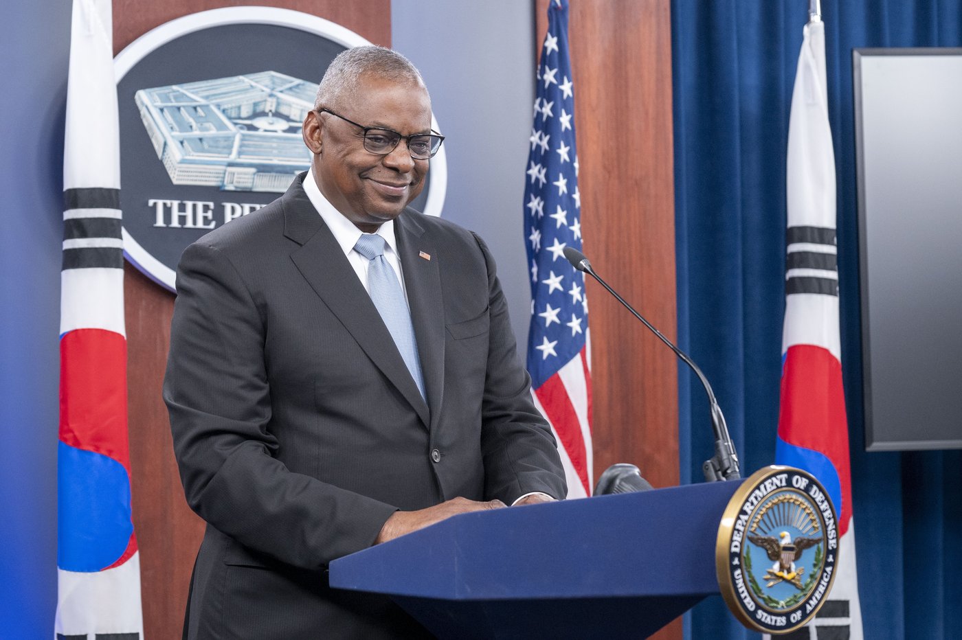 Pentagon chief presses military to carry out a smooth transition and obey all lawful orders | iNFOnews.ca Pentagon chief presses military to carry out a smooth transition and obey all lawful orders | iNFOnews.ca
