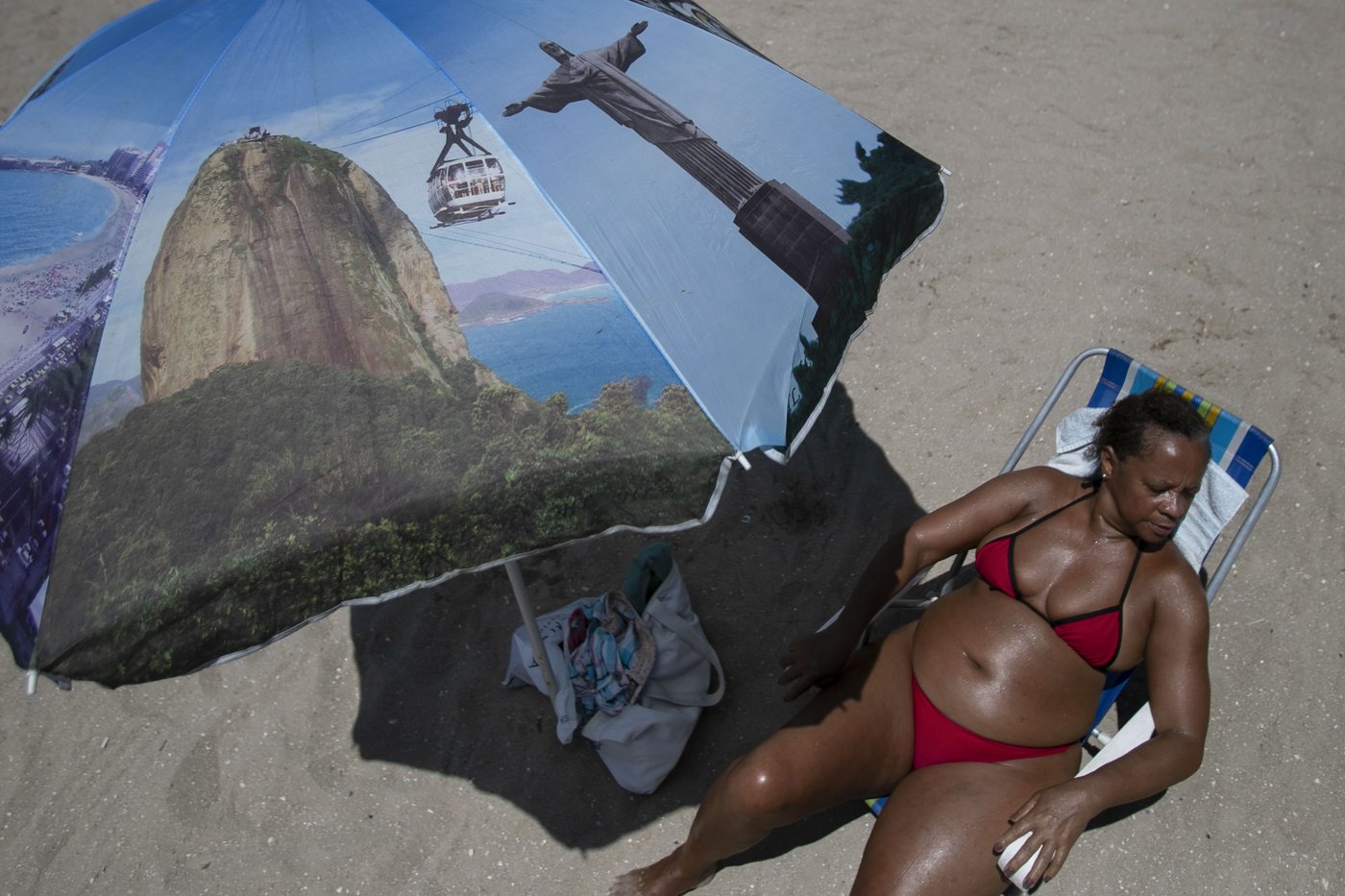 Rio de Janeiro's hottest day in at least a decade sends residents to the beach | iNFOnews.ca Rio de Janeiro's hottest day in at least a decade sends residents to the beach | iNFOnews.ca