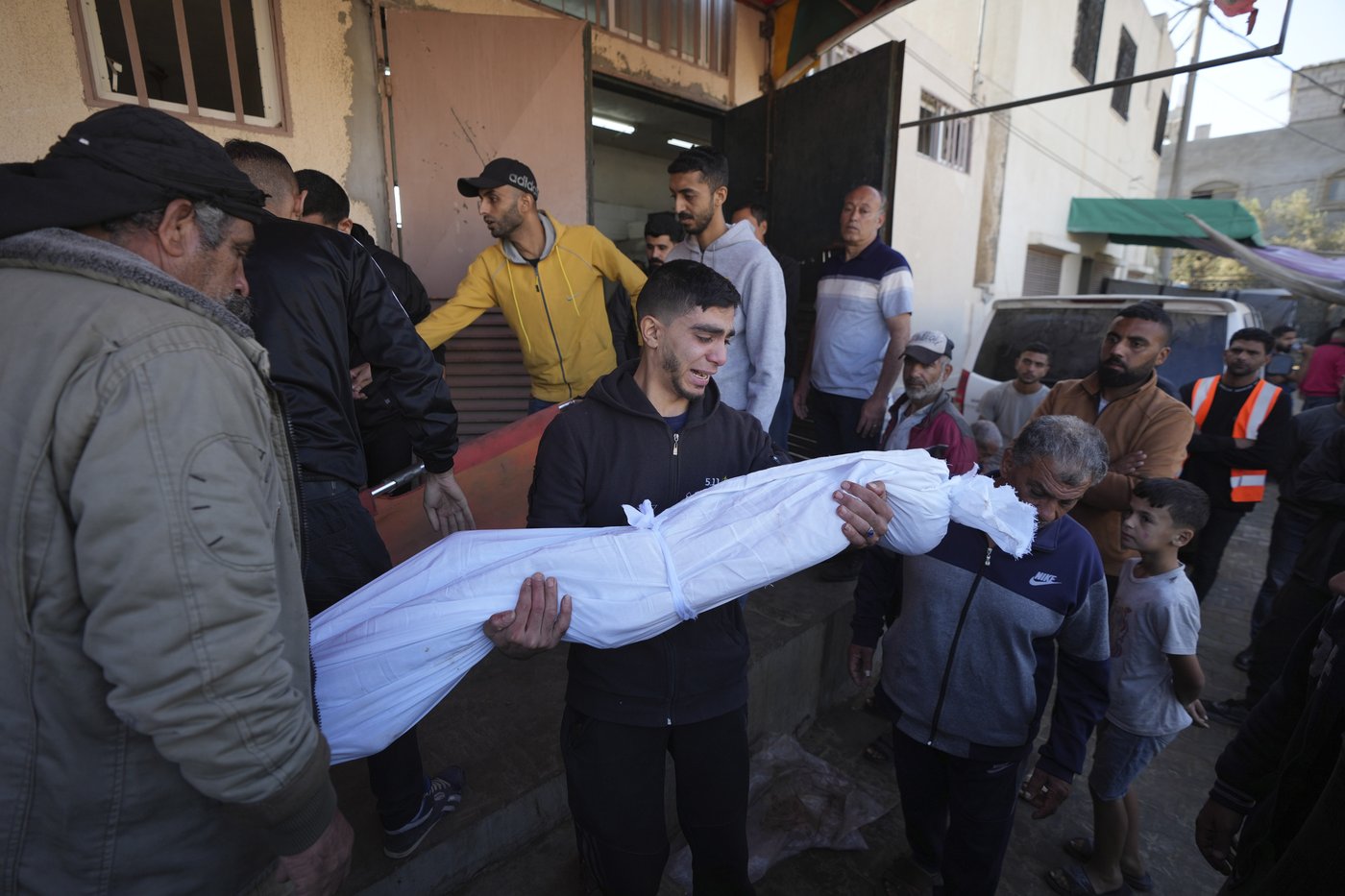 Middle East latest: Israeli strikes kill 11 as Lebanon cease-fire efforts appear to gain steam | iNFOnews.ca Middle East latest: Israeli strikes kill 11 as Lebanon cease-fire efforts appear to gain steam | iNFOnews.ca