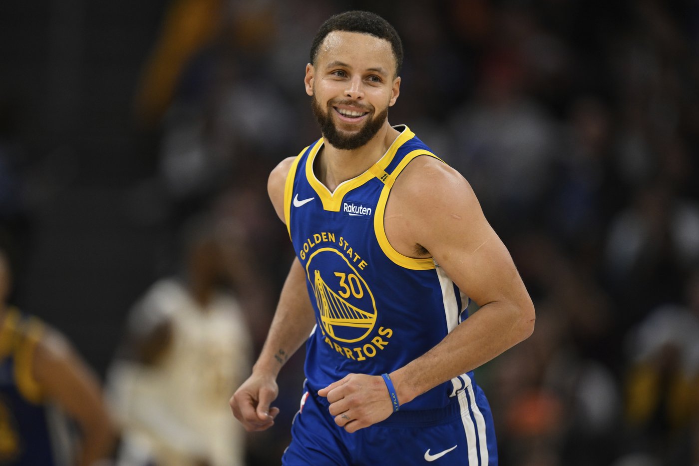 LeBron James scores 31 in record 19th Christmas Day game as Lakers hold off Curry, Warriors 115-113 | iNFOnews.ca