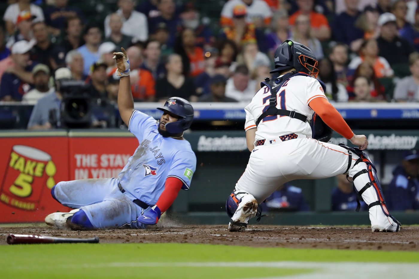 Christian Walker homers in 3-run 2nd, Astros beat Blue Jays 3-1 for series sweep | iNFOnews.ca