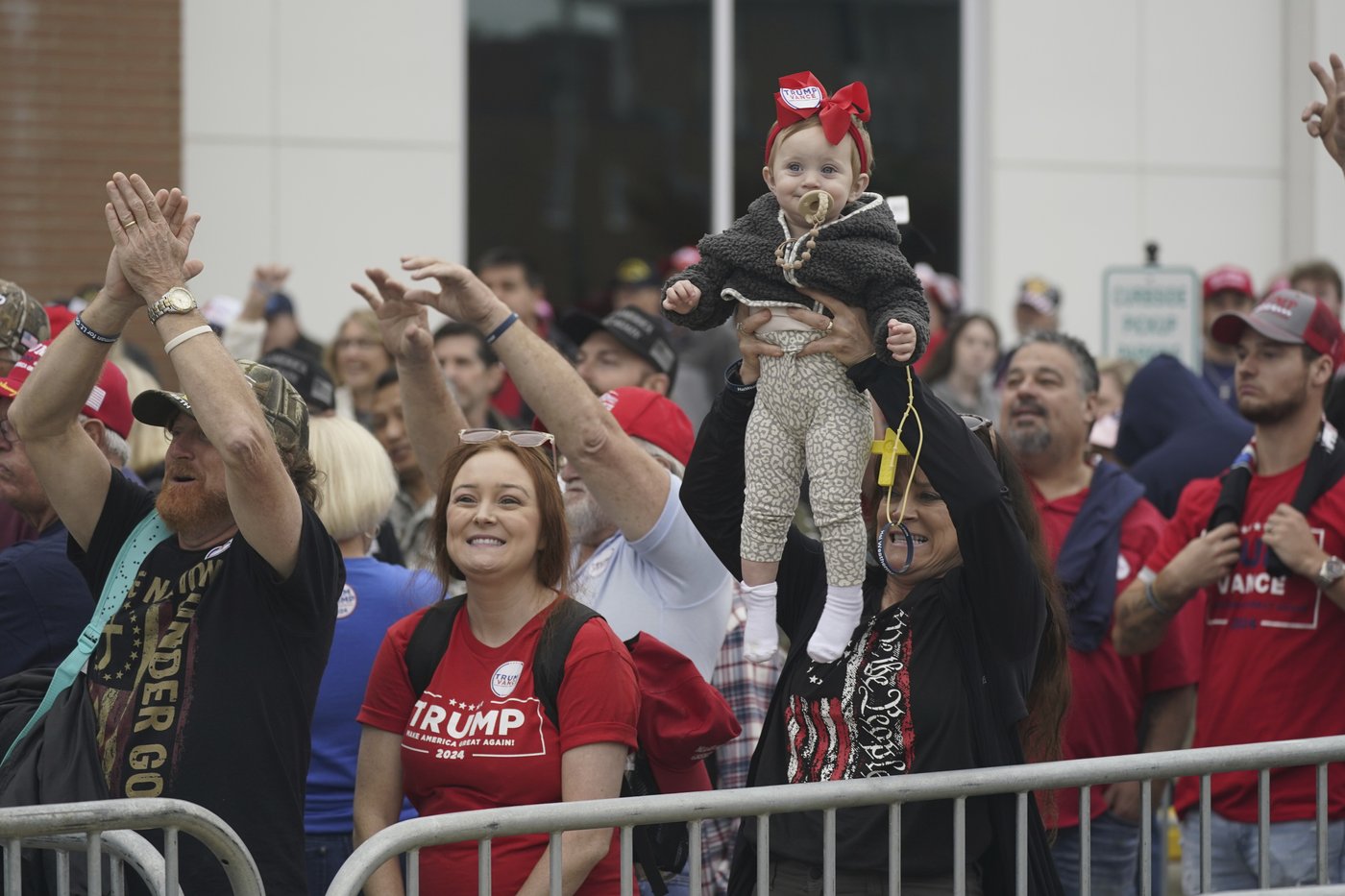 Election 2024 Latest: Trump and Harris lean into the campaign’s last leg with less than a week left | iNFOnews.ca Election 2024 Latest: Trump and Harris lean into the campaign’s last leg with less than a week left | iNFOnews.ca
