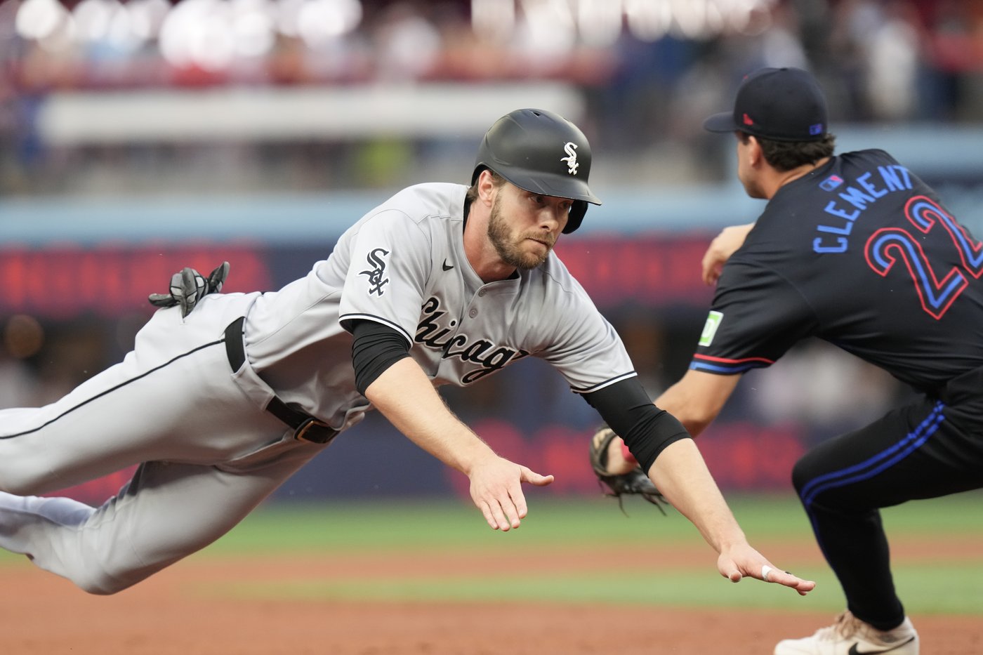 Luis Robert Jr.'s two-run homer lifts lowly White Sox over Blue Jays 7-1 | iNFOnews.ca Luis Robert Jr.'s two-run homer lifts lowly White Sox over Blue Jays 7-1 | iNFOnews.ca