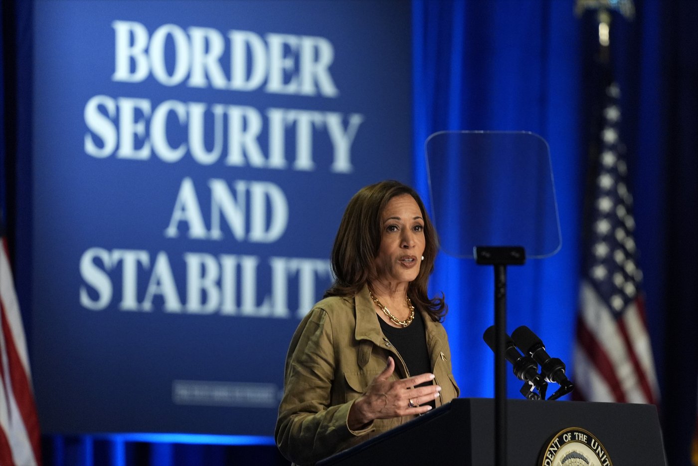 Harris walks fence at US-Mexico border as she works to project tougher stance on migration | iNFOnews.ca
