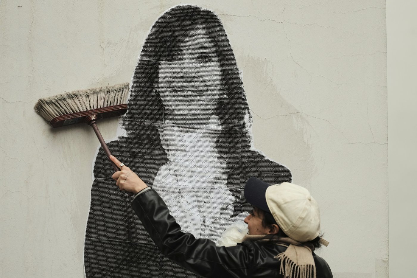 Argentine court allows ex-President Fernández to serve corruption sentence at home | iNFOnews.ca