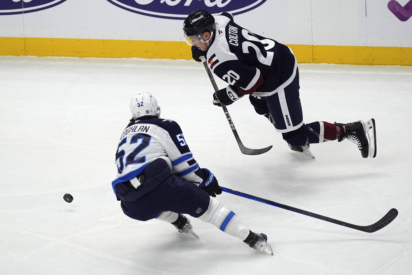 Mittelstadt leads Avalanche past NHL-leading Jets 5-2 | iNFOnews.ca