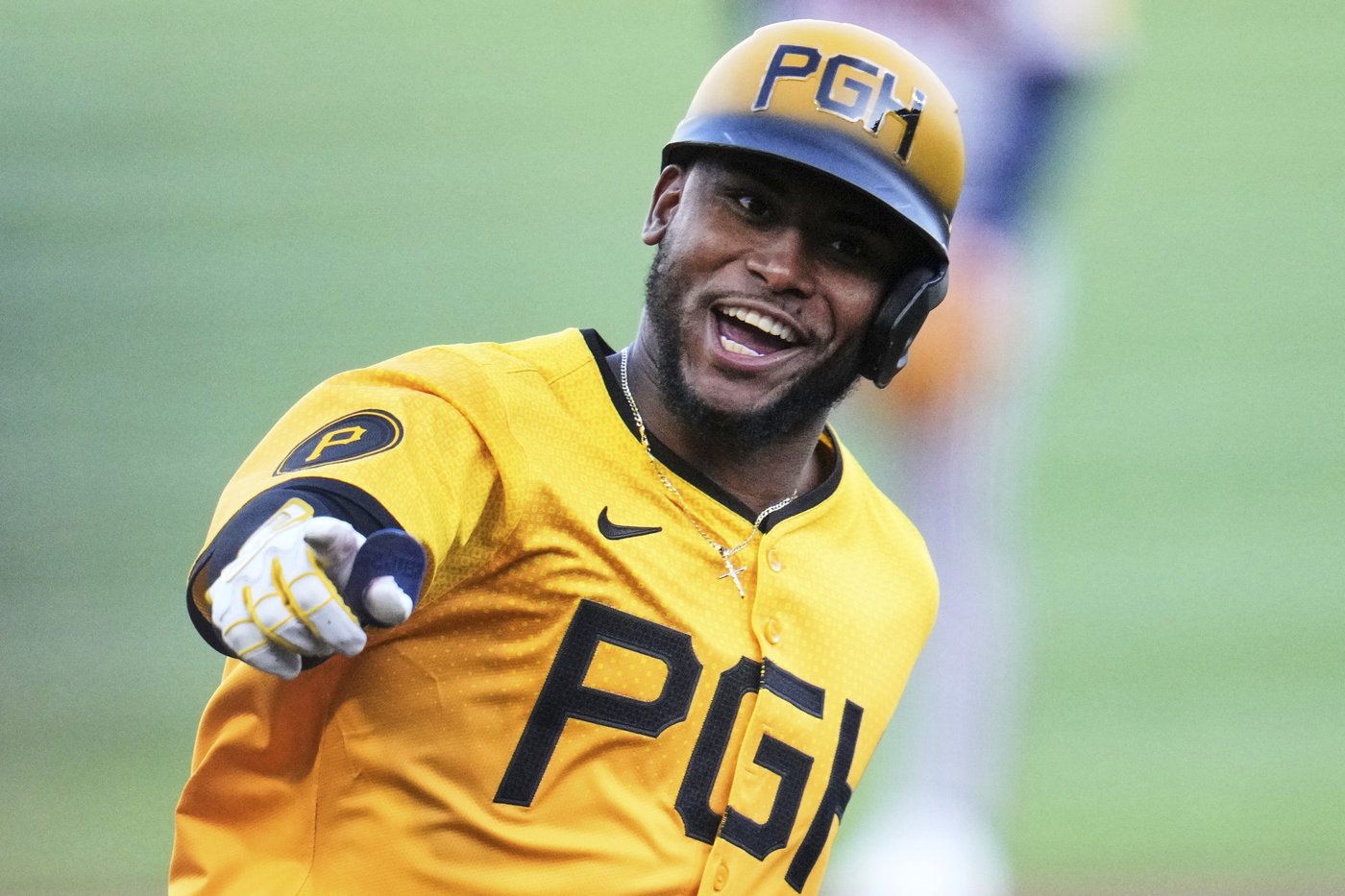 Pirates make Don Kelly a winner in his debut as manager in a 3-2 victory over the Braves | iNFOnews.ca