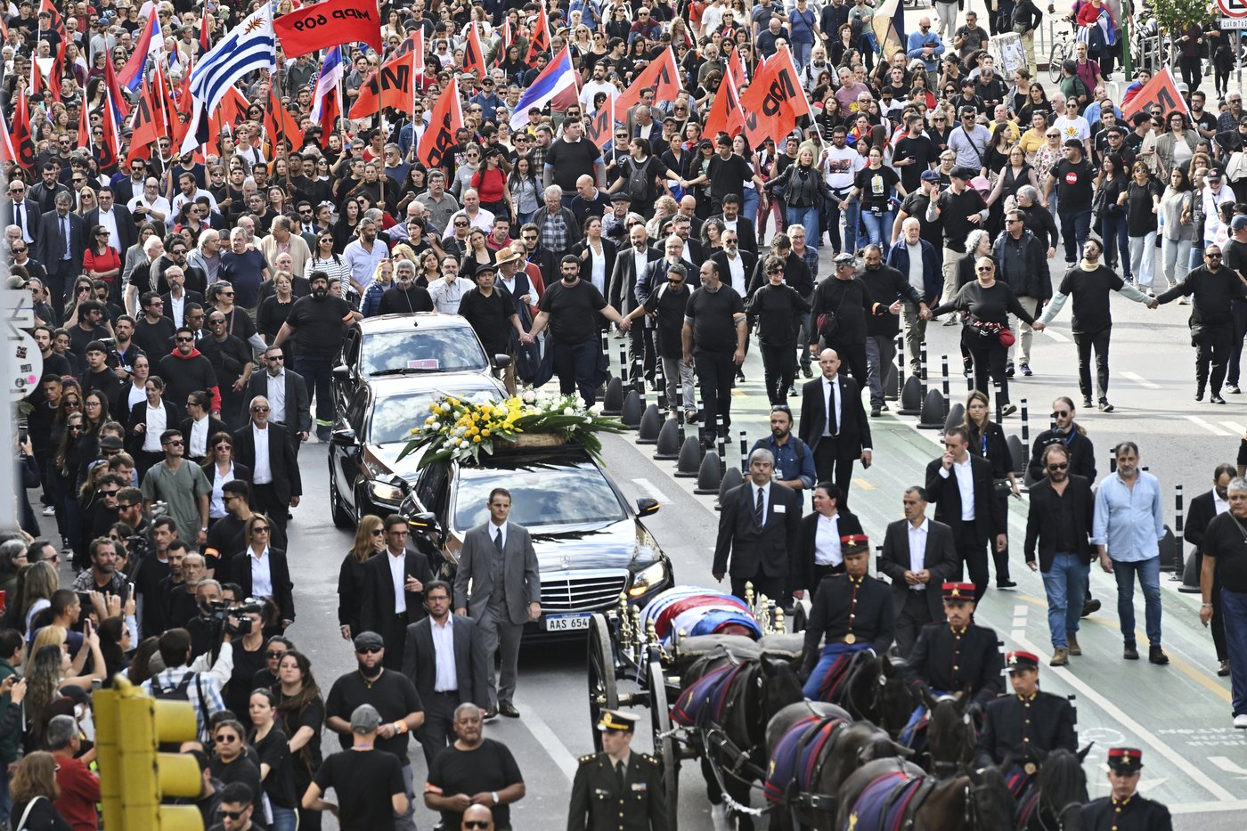 Mourners from all corners of Uruguay bid farewell to iconic former President José Mujica | iNFOnews.ca Mourners from all corners of Uruguay bid farewell to iconic former President José Mujica | iNFOnews.ca