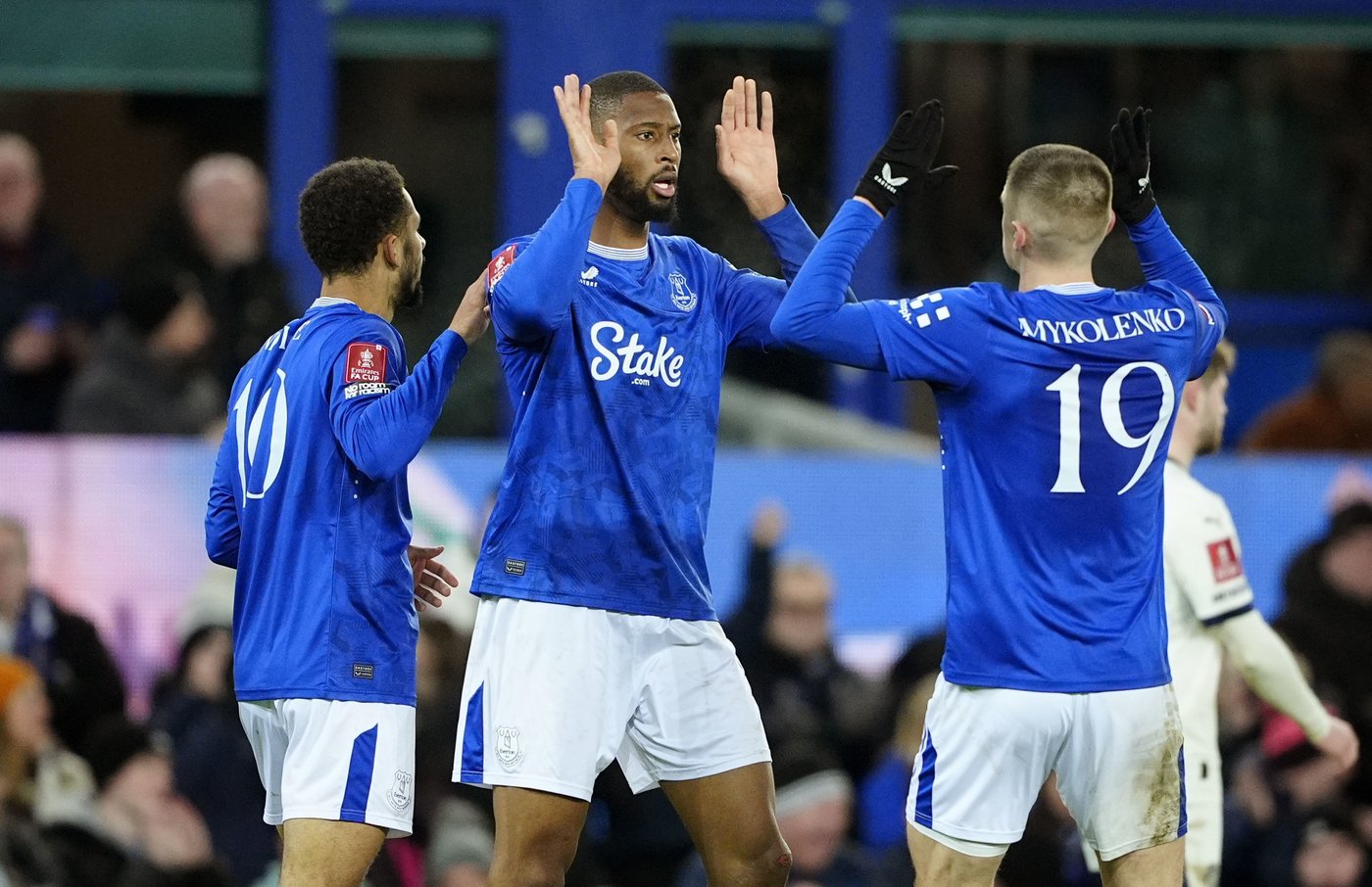 Everton advances in FA Cup after Dyche's firing and Fulham also wins | iNFOnews.ca