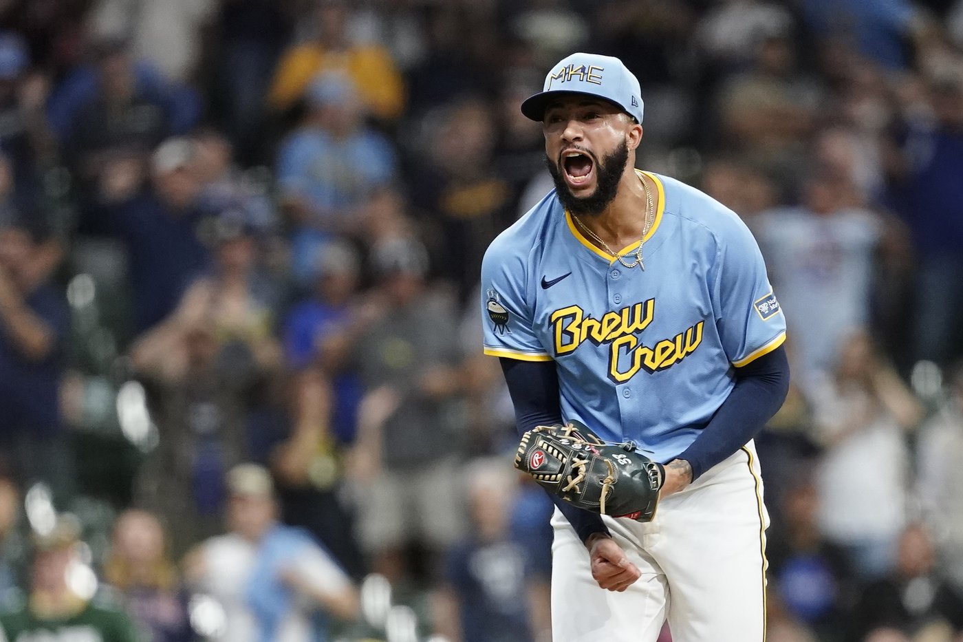 NL Central champion Brewers overcome 8-run deficit and beat Diamondbacks 10-9 | iNFOnews.ca NL Central champion Brewers overcome 8-run deficit and beat Diamondbacks 10-9 | iNFOnews.ca