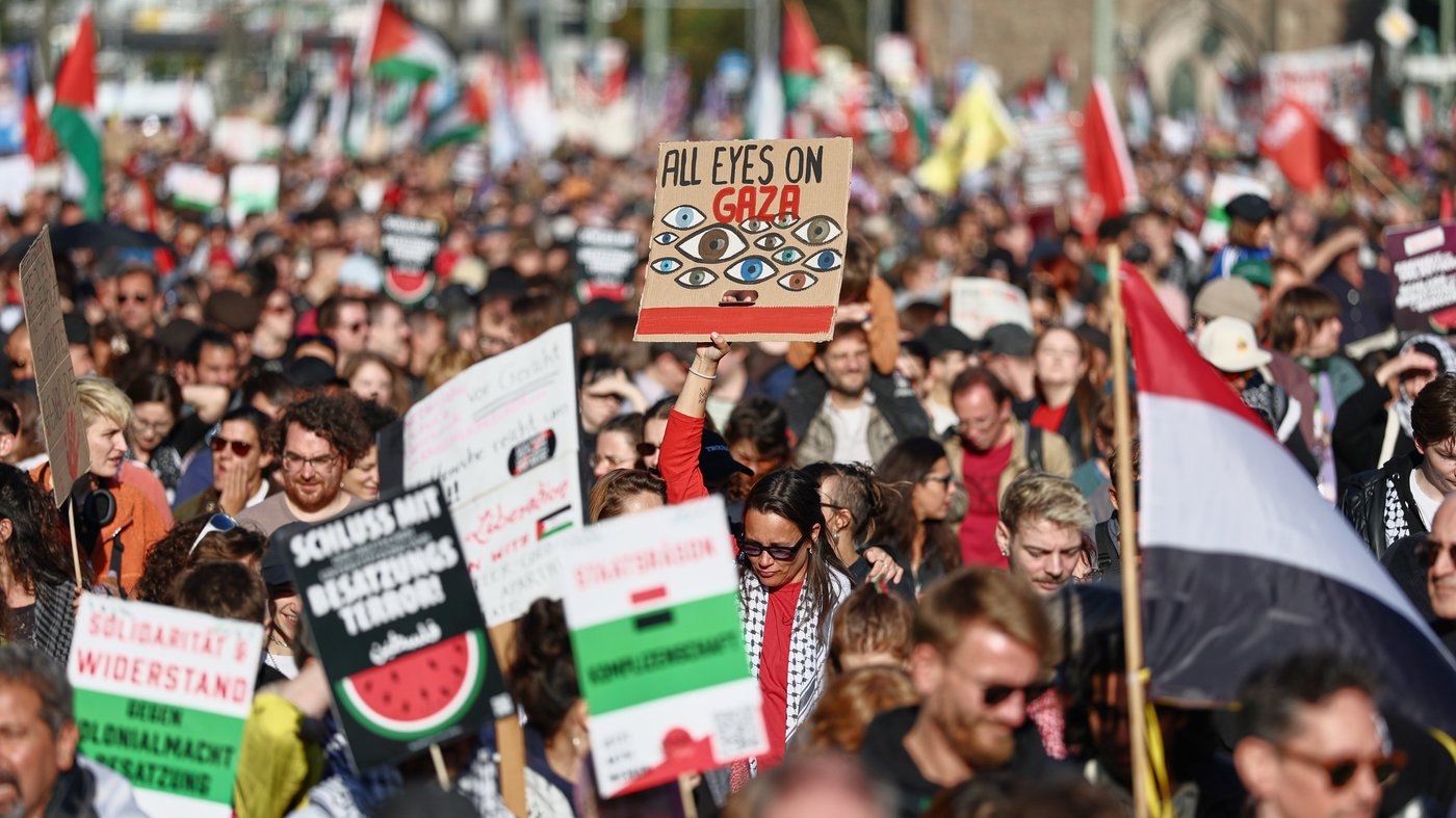 Tens of thousands protest in Berlin and call for end to the Israel-Hamas war | iNFOnews.ca