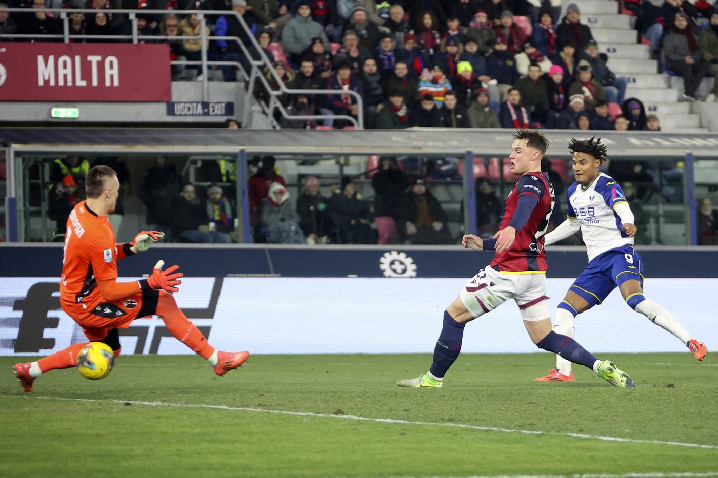 Verona wins 3-2 at 10-man Bologna in Serie A thanks to late own-goal | iNFOnews.ca